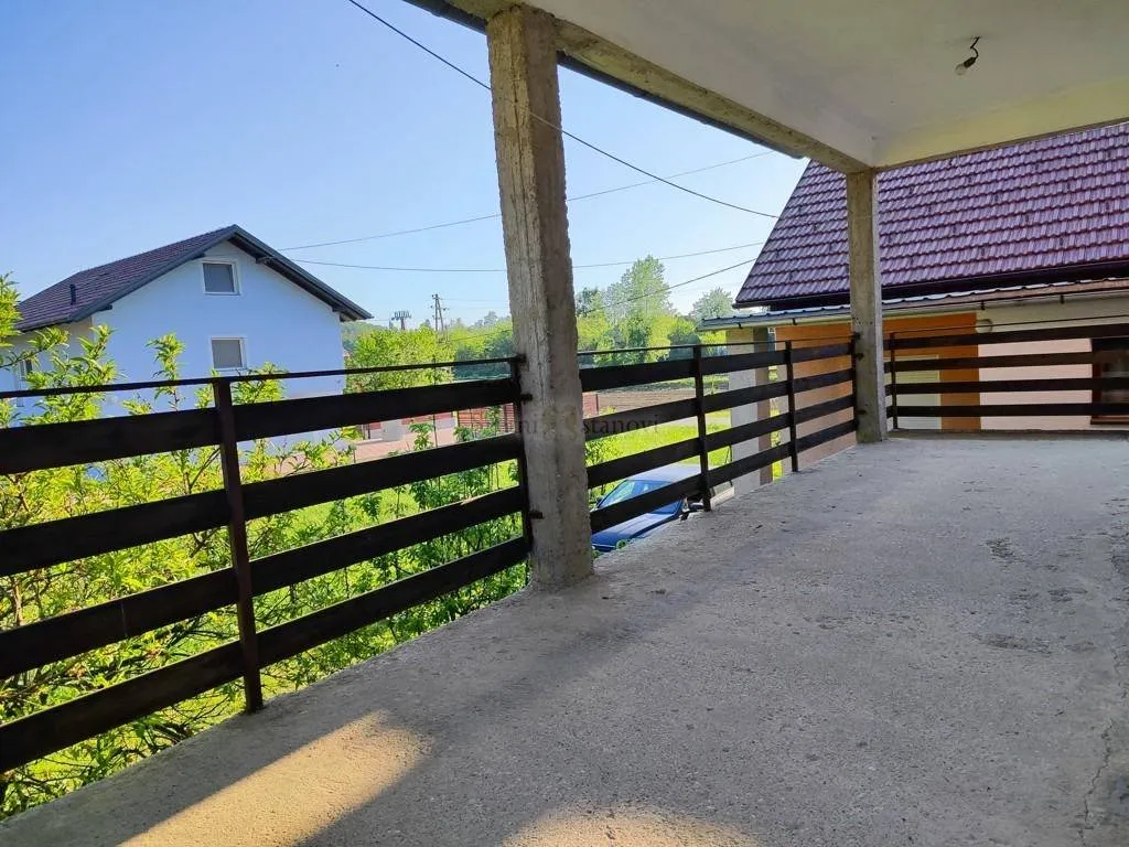 građevinsko zemljište i 2 kuće (2212 m2) - stubičke toplice - slika 9