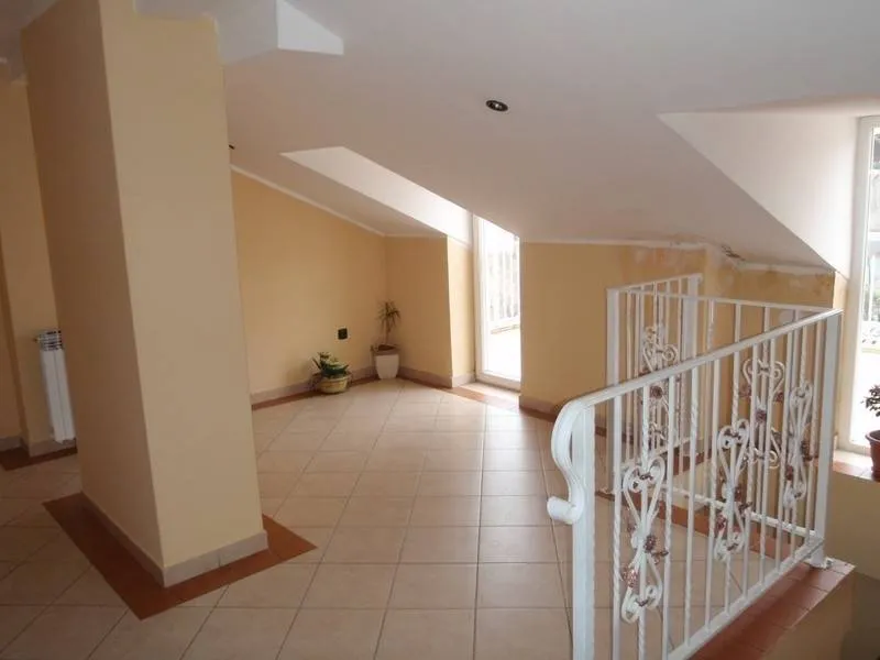 prekrasna vila na banderovu, 400m2 +okućnica - slika 3