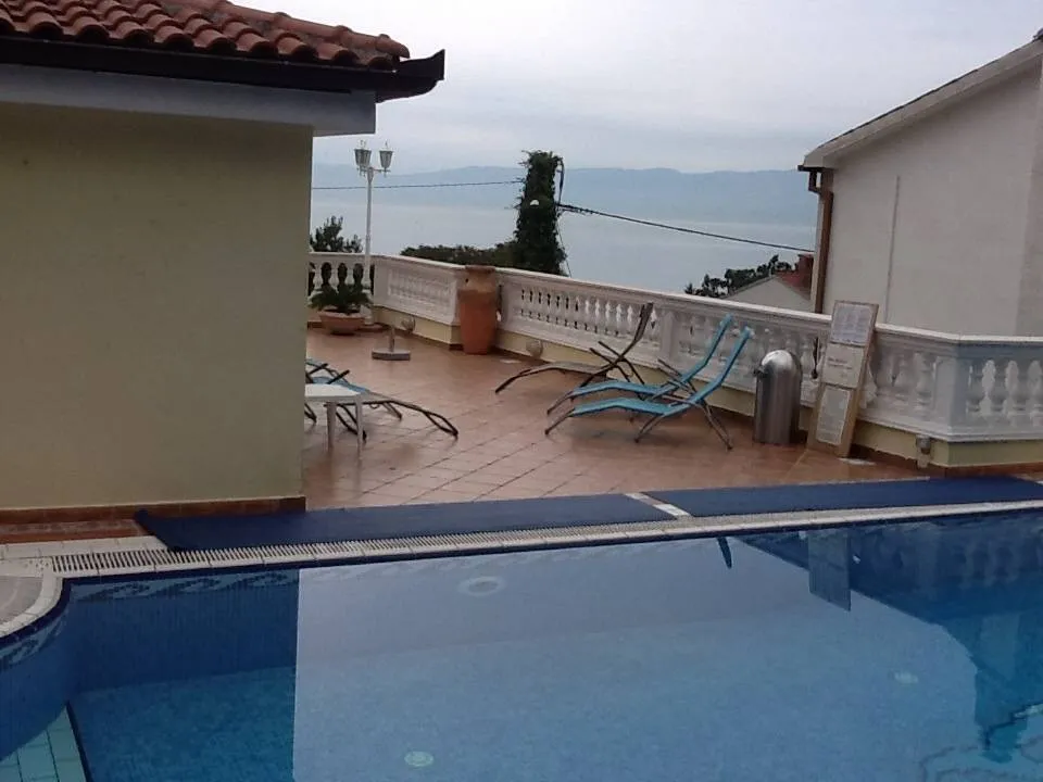 kostrena,villa kraj mora s bazenom i okućnicom - slika 12