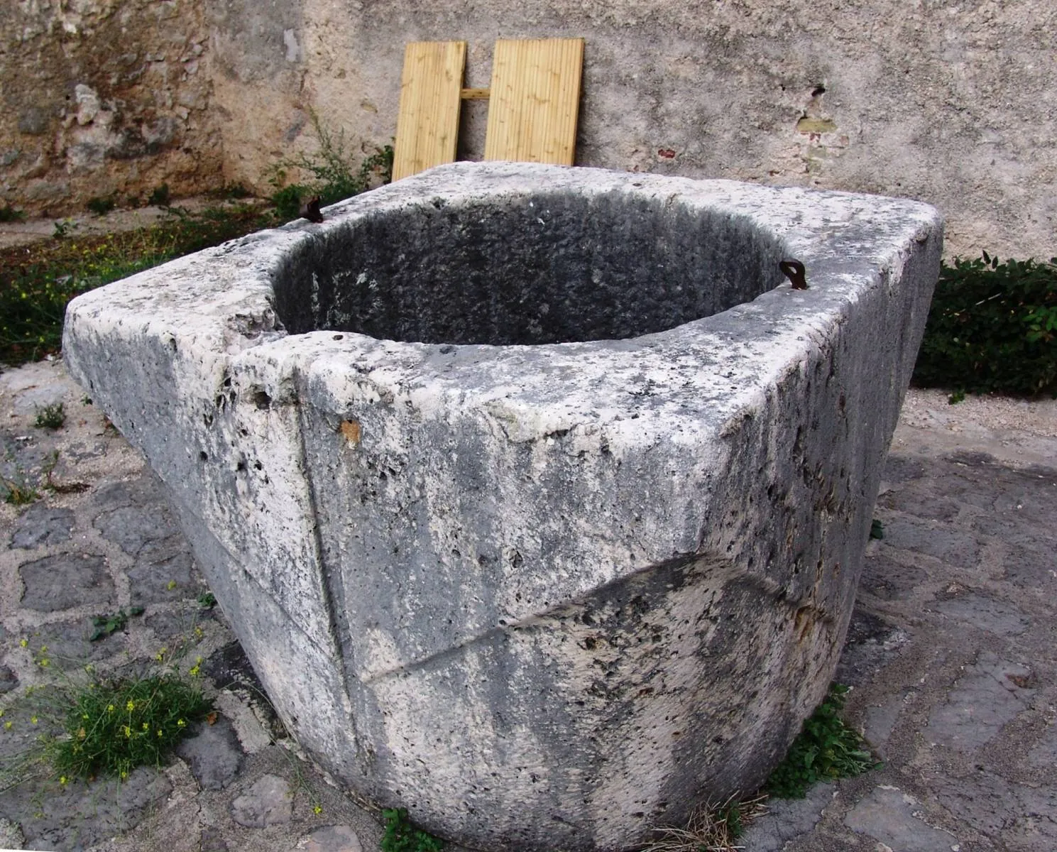 karlobag, do mora, zemljište s povijesnom utvrdom u centru grada - slika 8