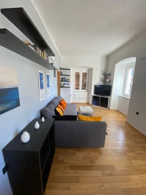 rijeka,strogi centar, najam, 53 m2, 2s+db - slika 4