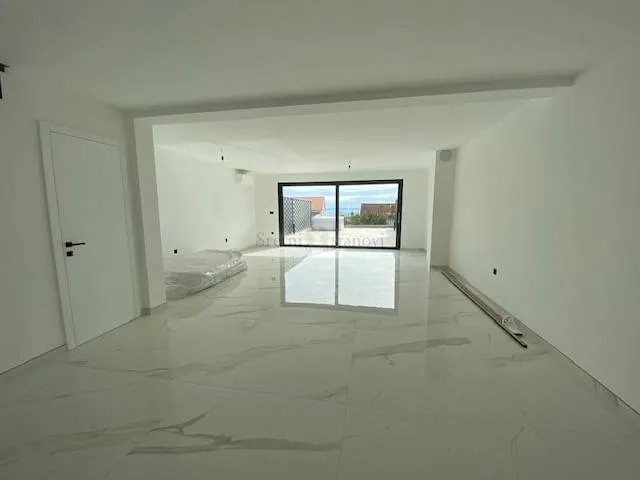 kuća, pobri,171 m2, bazen, tri parkirna mjesta - slika 3