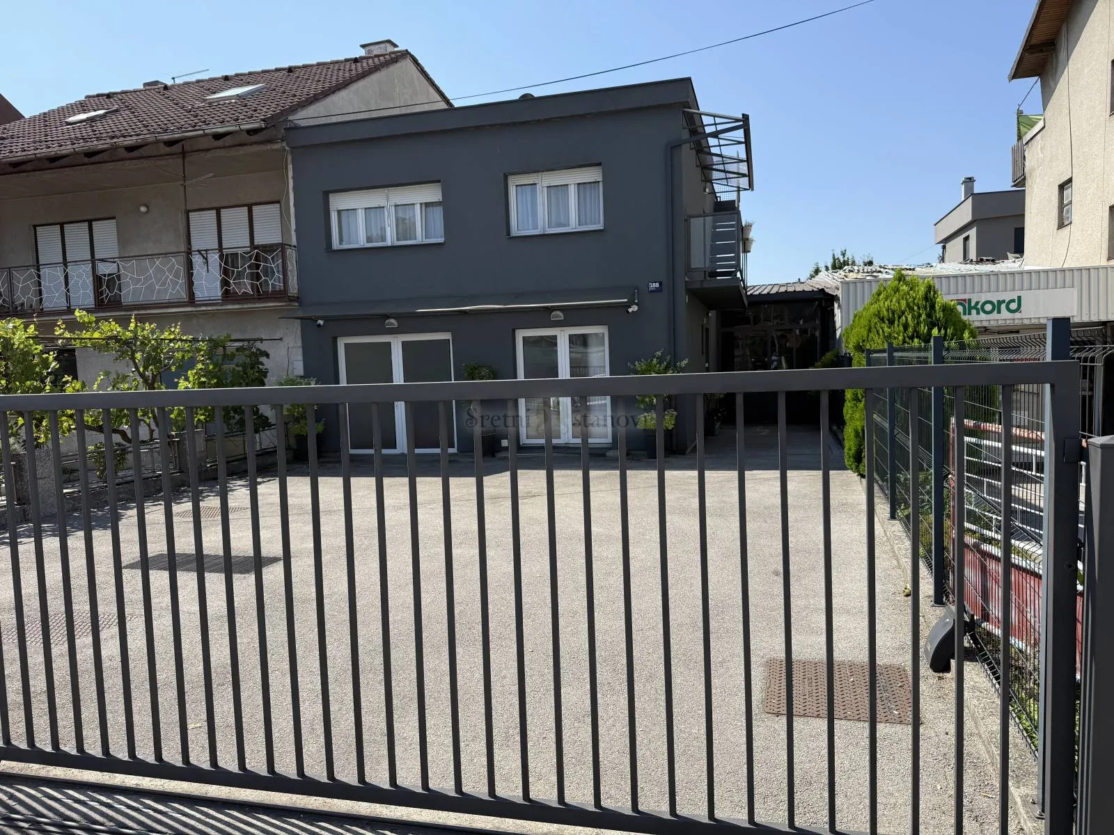 Stambeno-poslovna zgrada- Dubrava (307 m2) - Zagreb