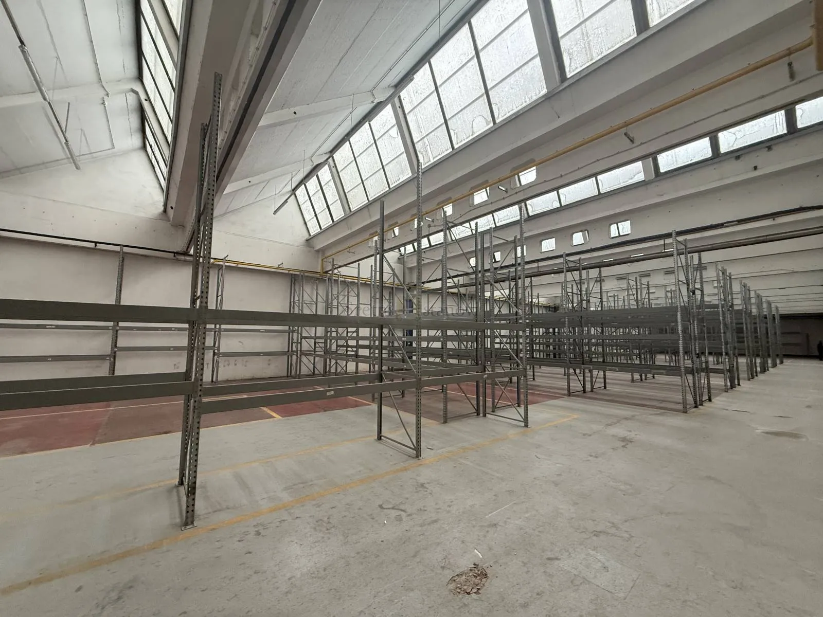 iznajmljuje se skladište – 1.700 m² – trnje - slika 4