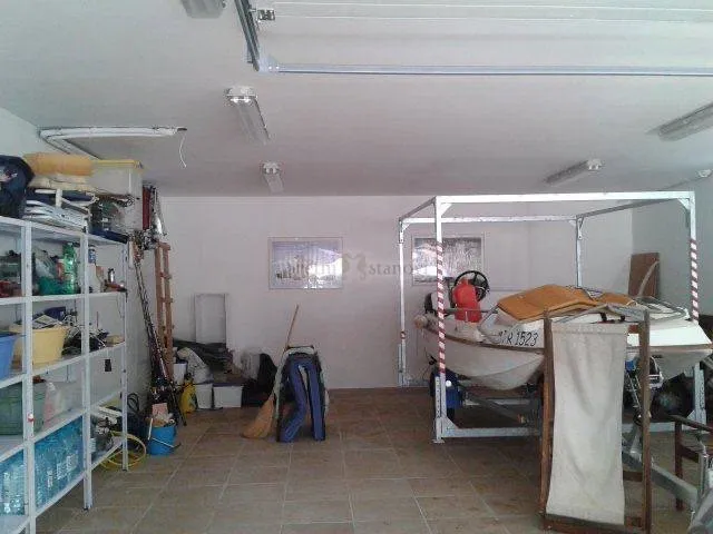 kuća 60 m od mora, ugljan - slika 13