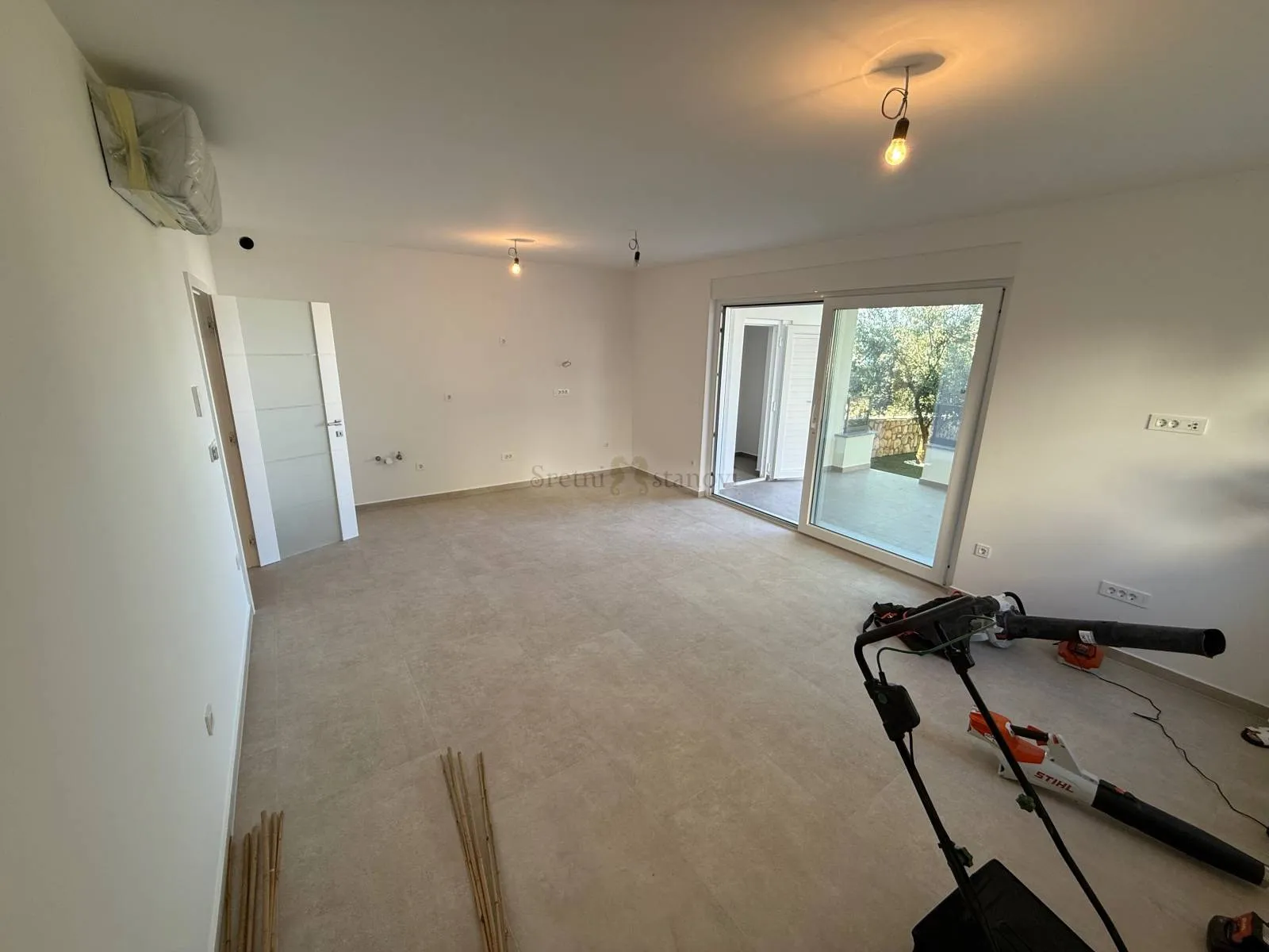 apartman novalja (2s+db) , okućnica , parking - slika 10