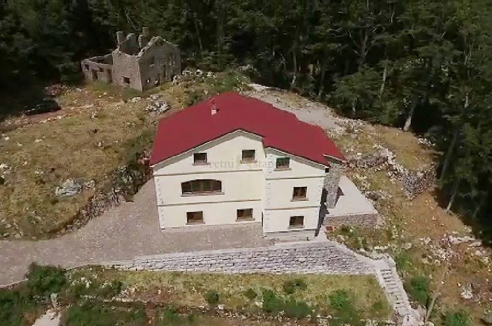 kuća, učka, pogled na more i zaljev, okružena šumom - slika 3