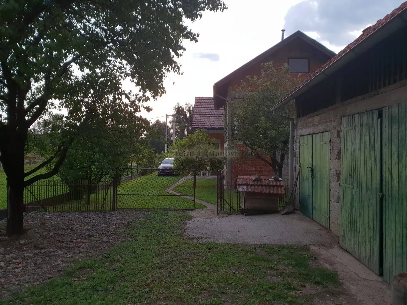 građevinsko zemljište i 2 kuće (2212 m2) - stubičke toplice - slika 10