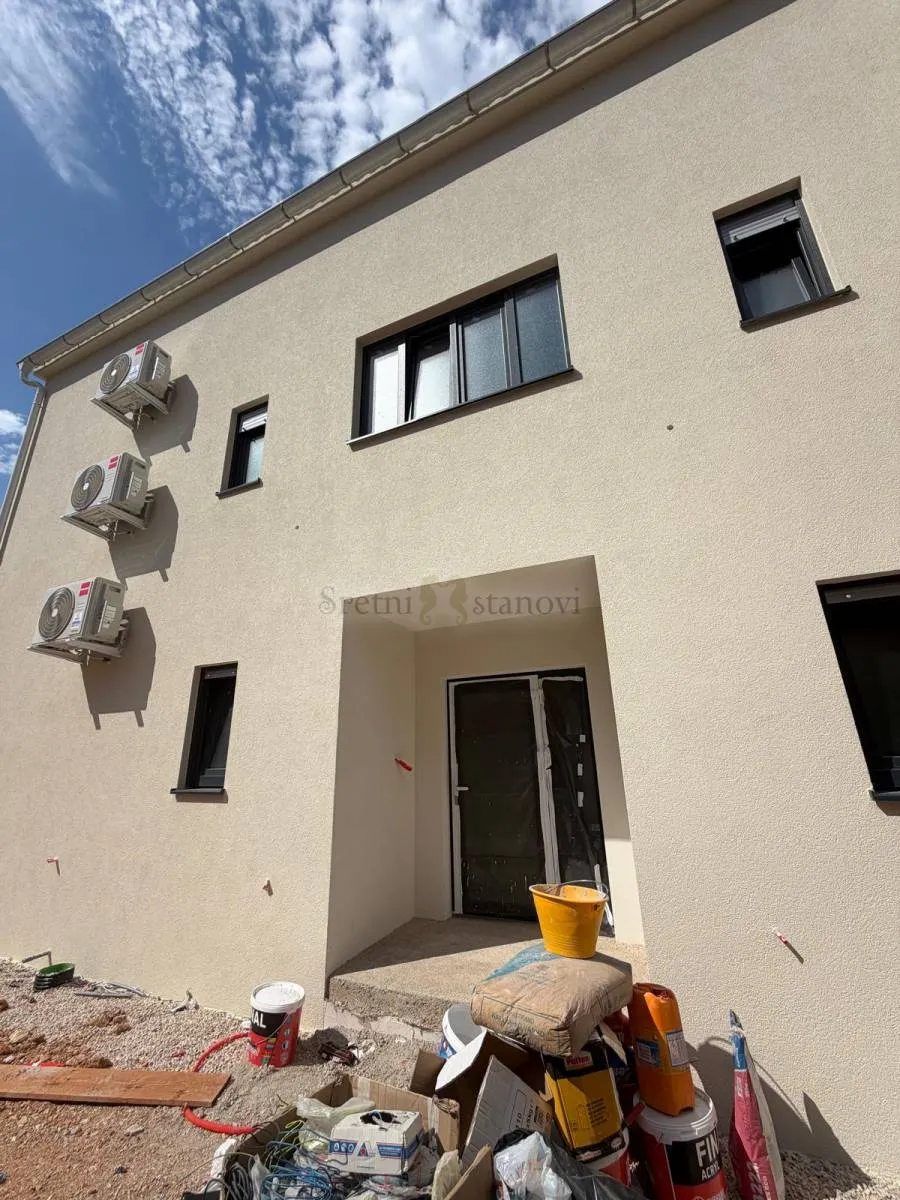 stan s3,stara novalja,1s+db,top lokacija, djelomičan pogled na more - slika 3