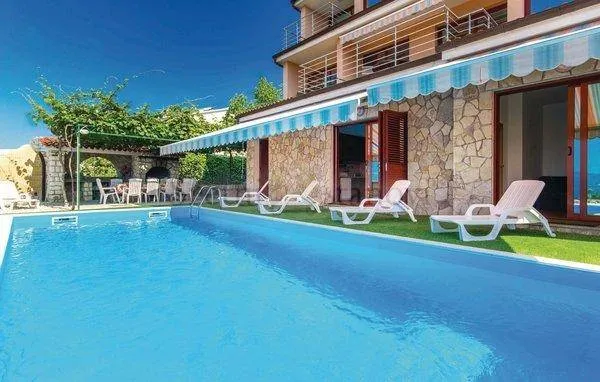 martinkovac, dvoetažni stan u kući s bazenom, 200 m2 - slika 16
