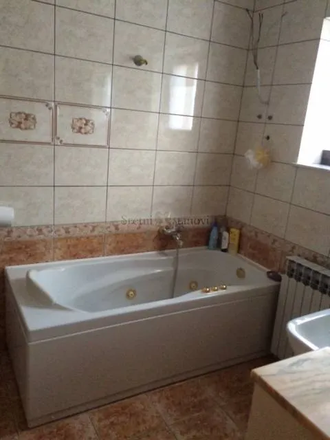 opatija,pobri, tri stana i poslovnim prostoro,850 m2 - slika 5