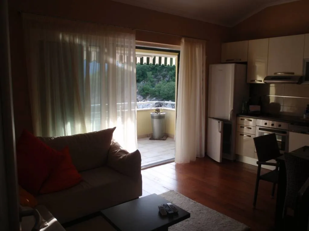 kostrena, stan na plaži , 60m2 +8 m2 terase - slika 8