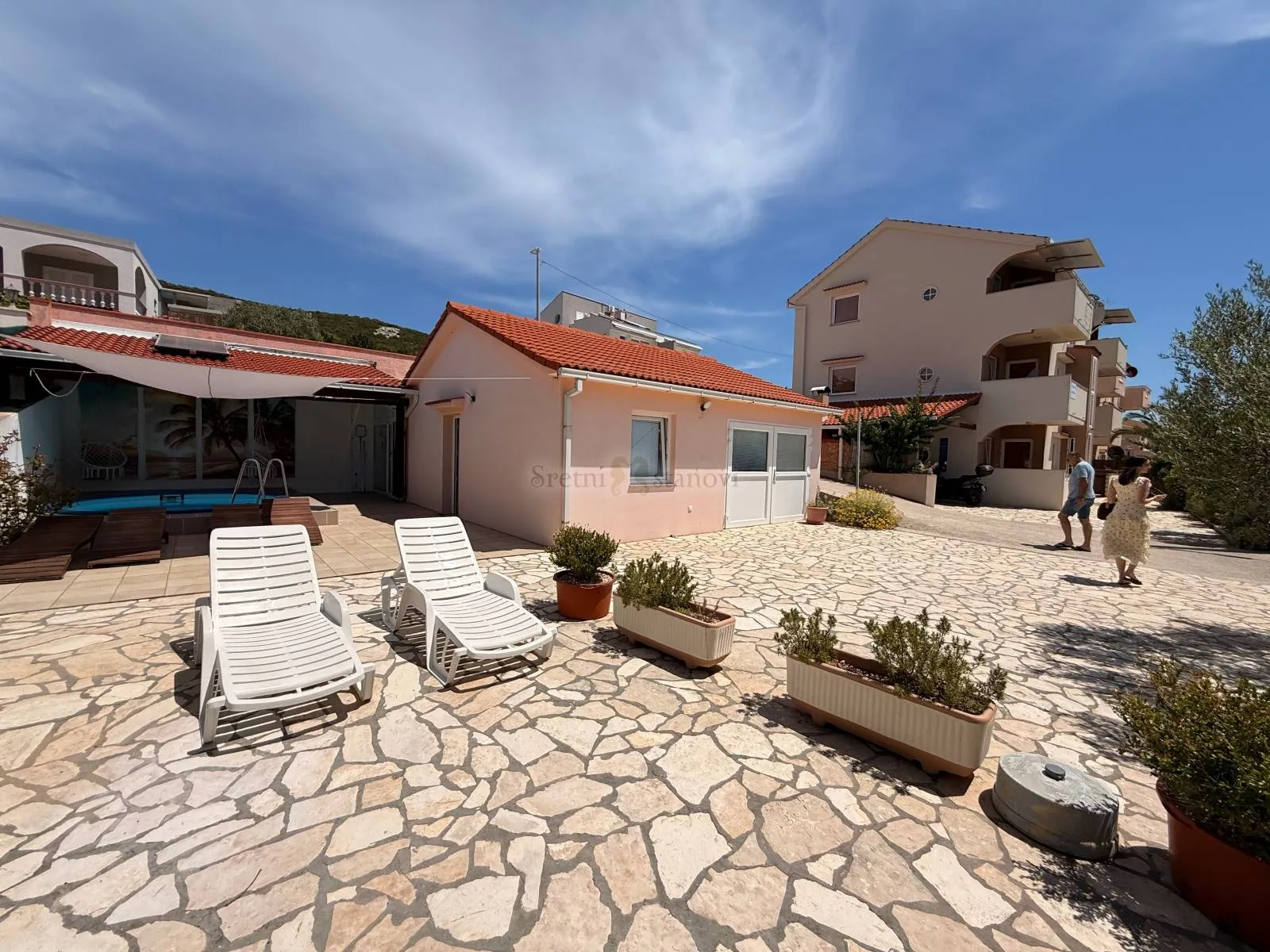 stara novalja, kuća sa 7 apartmana + dodatni objekt, prilika za investiciju - slika 6
