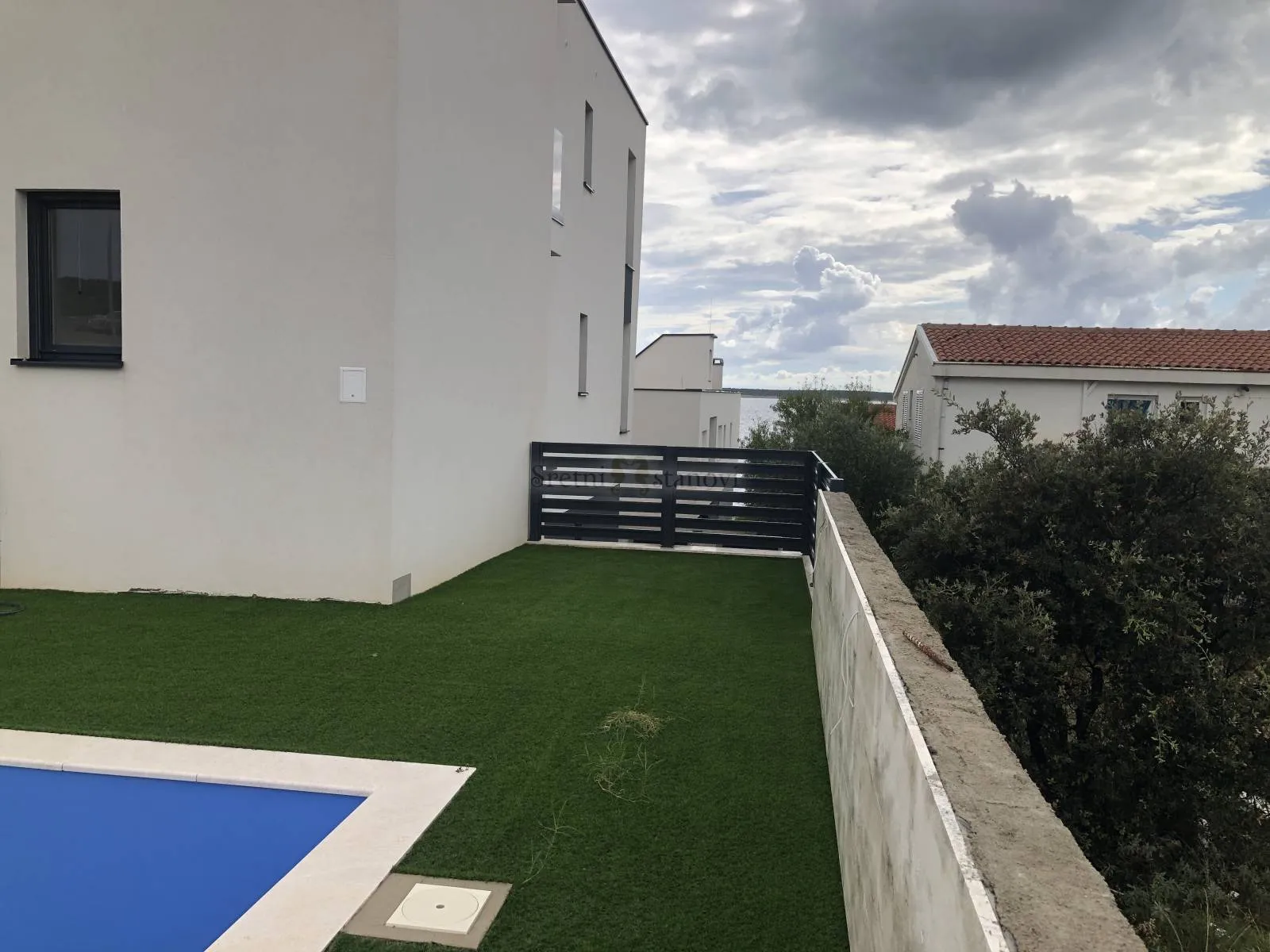 stan mandre 150m2, 3s+db , bazen , pogled na more - slika 33