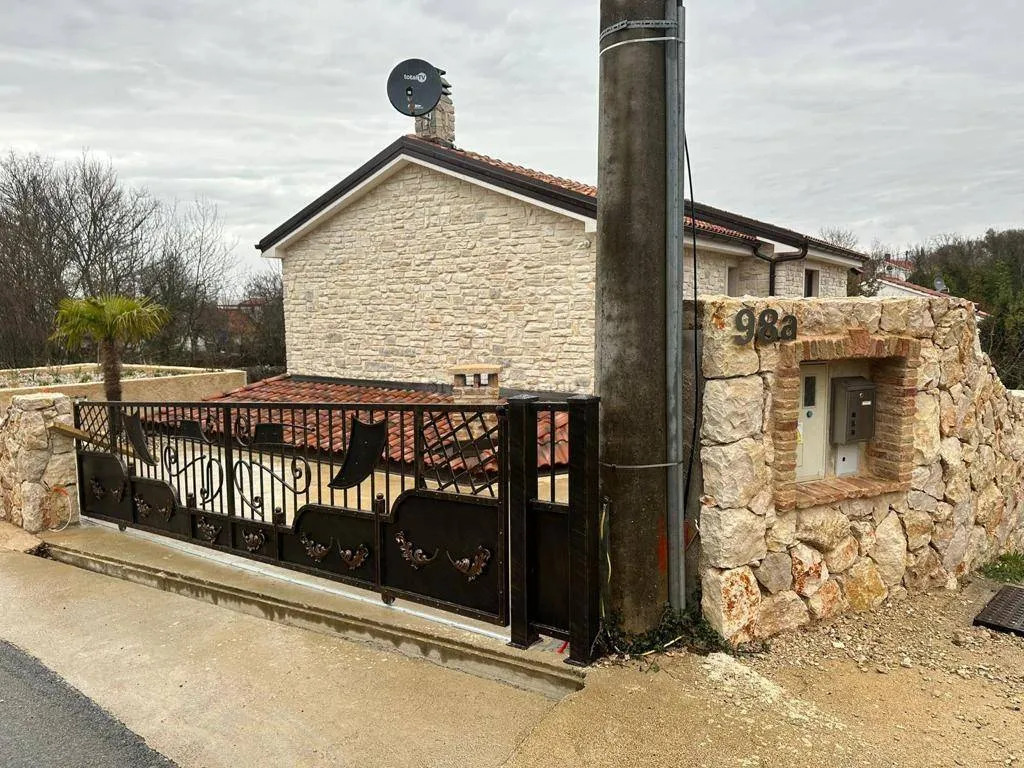 luksuzna rustikalna vila s bazenom - slika 10
