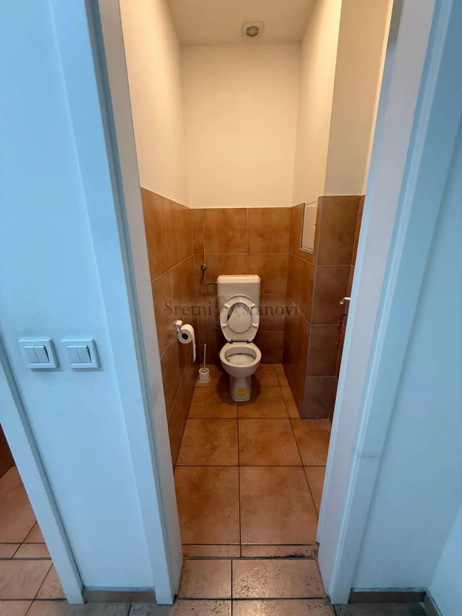 iznajmljuje se skladište – 1.700 m² – trnje - slika 20