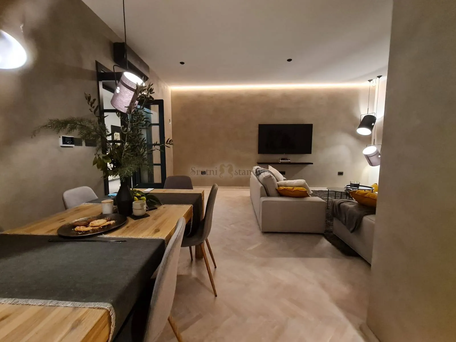 centar, luksuzn stan,112 m2, 2s+db, s balkonom i pogledom - slika 2