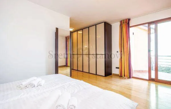 martinkovac, dvoetažni stan u kući s bazenom, 200 m2 - slika 13