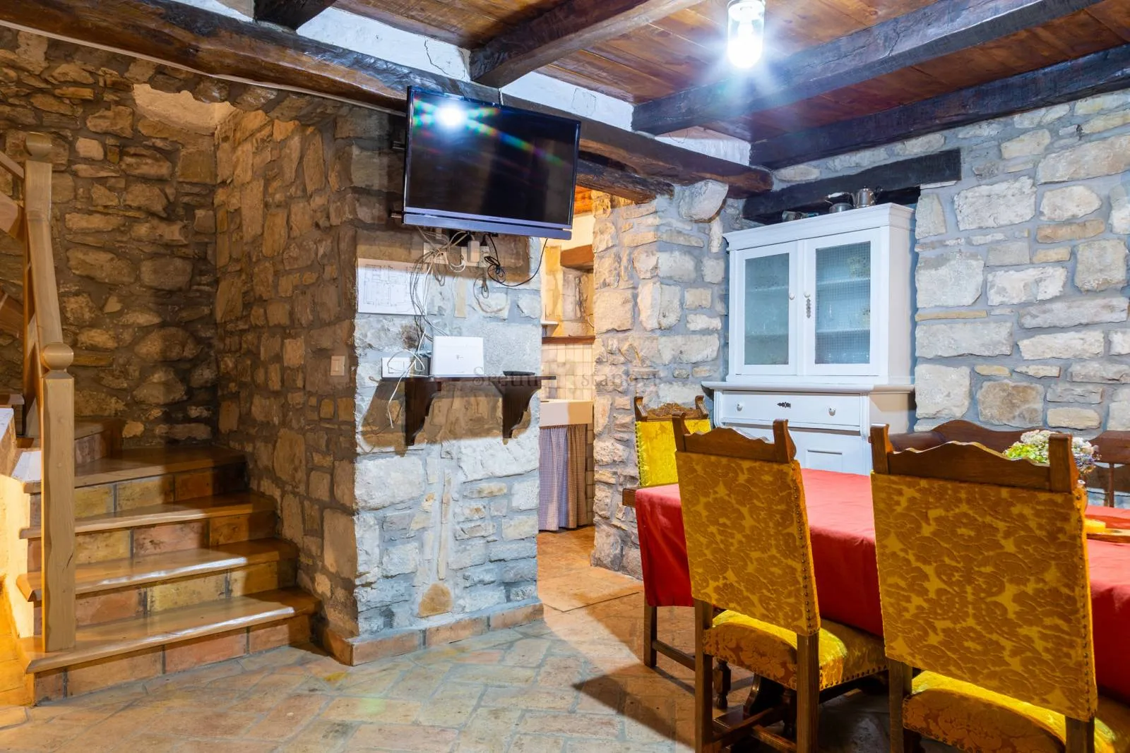 kuće za odmor s bazenom u staroj jezgri gračišća - slika 26
