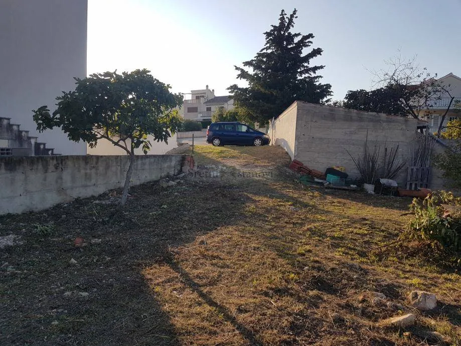 građevinski teren, vodice 1500m2 - slika 9