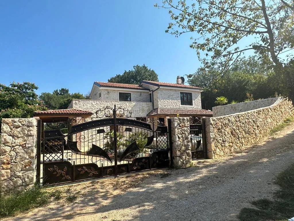 luksuzna rustikalna vila s bazenom - slika 7
