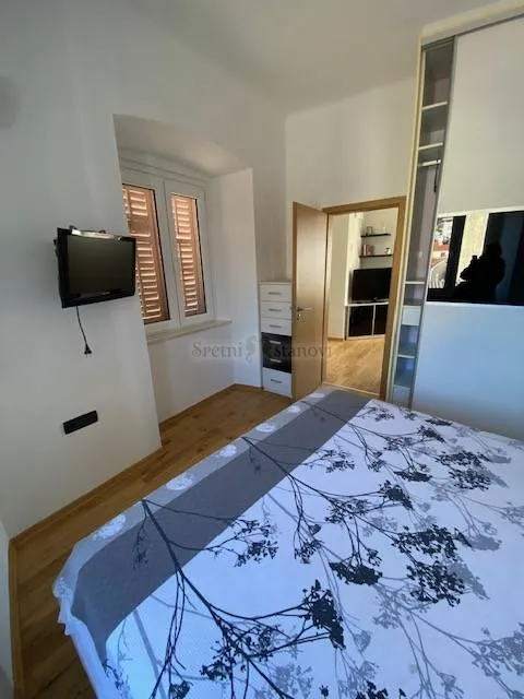rijeka,strogi centar, najam, 53 m2, 2s+db - slika 11