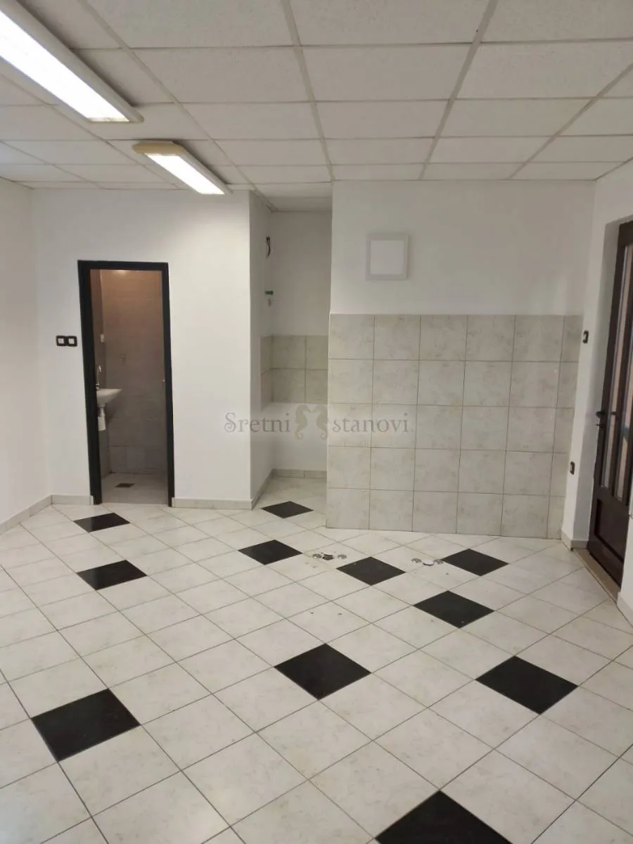 rijeka, krimeja, poslovni prostor 30 m2, wc, parking - slika 2