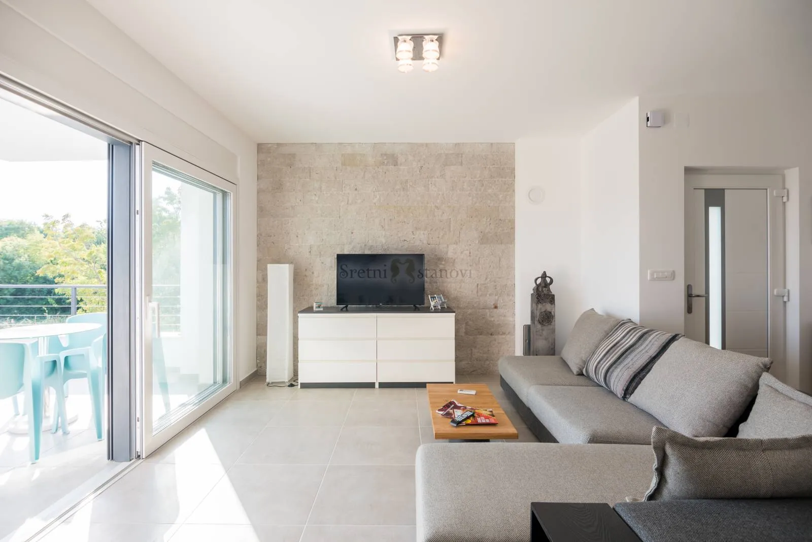 krk, novogradnja, 300 m2, kuća sa četiri stana i bazenom - slika 9