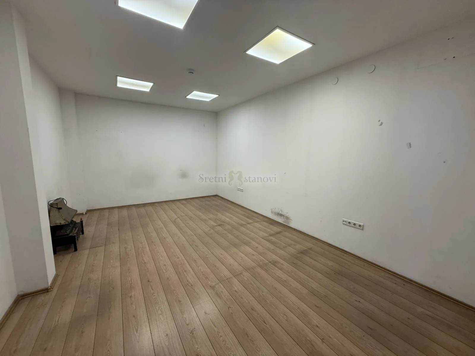 iznajmljuje se skladište – 1.700 m² – trnje - slika 11