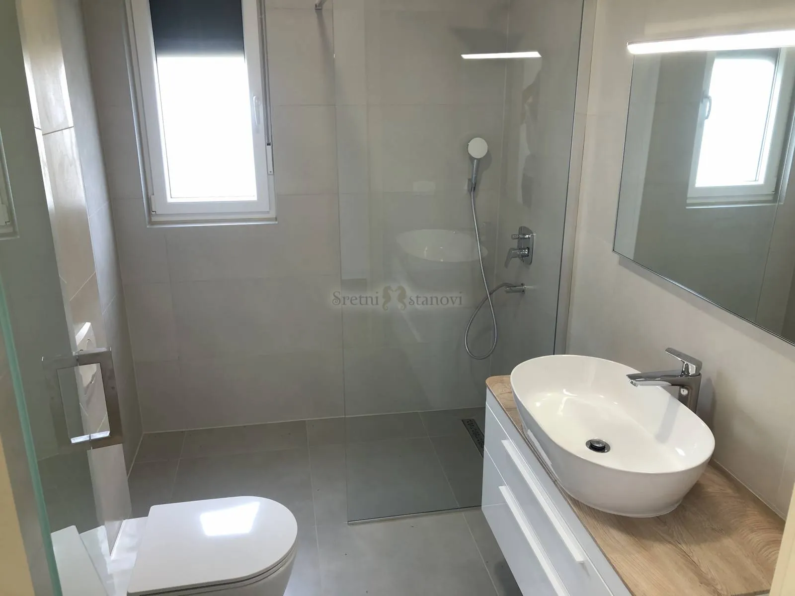 stan mandre 150m2, 3s+db , bazen , pogled na more - slika 13