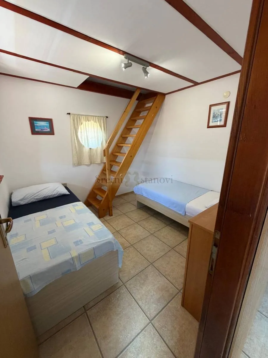 stara novalja, kuća sa 7 apartmana + dodatni objekt, prilika za investiciju - slika 24