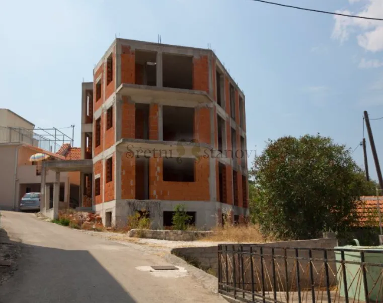 kuća čiovo, arbanija 360 m2 - slika 1