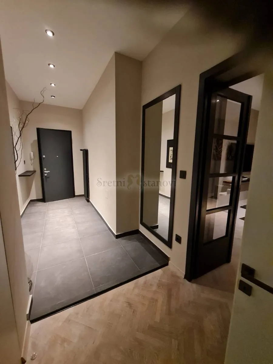 centar, luksuzn stan,112 m2, 2s+db, s balkonom i pogledom - slika 10