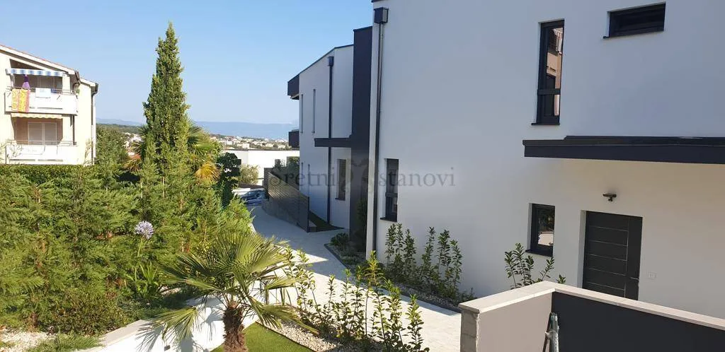 kuća krk, malinska, rova, 3s+db, pogled na more, bazen, 160+190m2 - slika 27