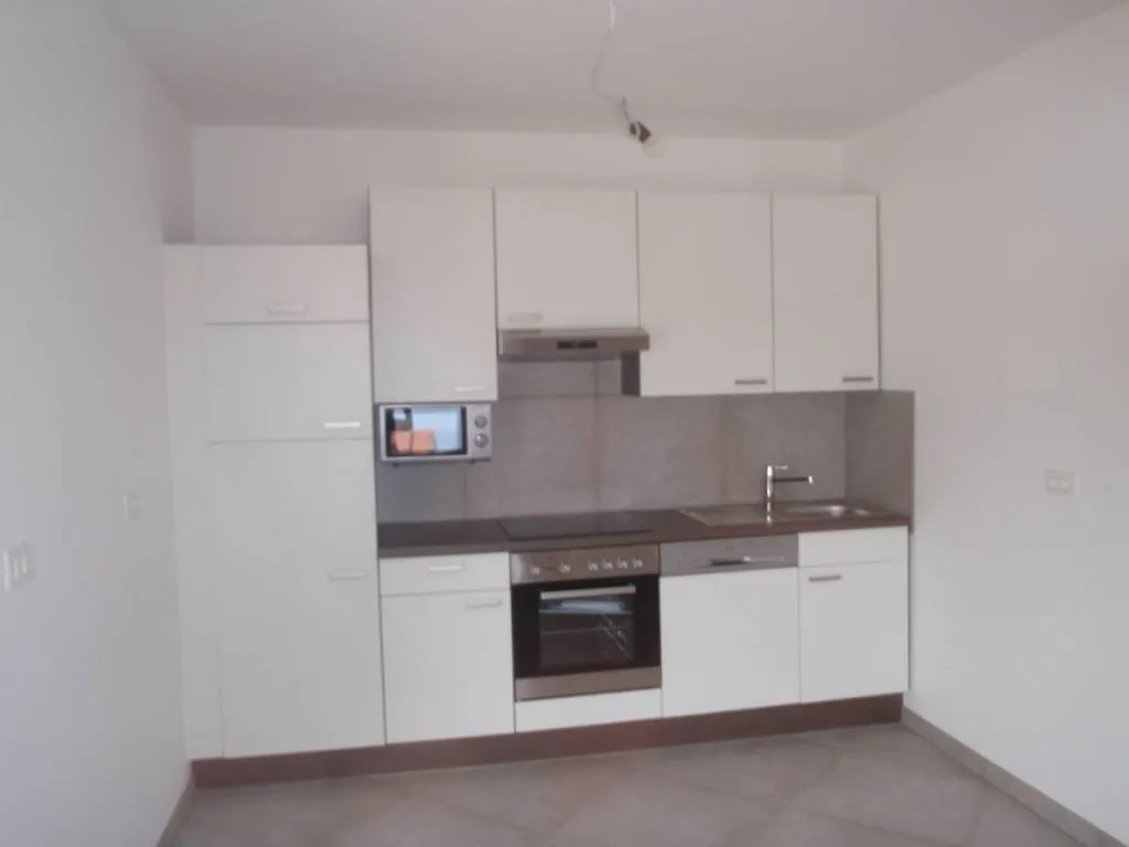 srdoči,120m2, prazan stan, najam, novogradnja, s parkingom - slika 2