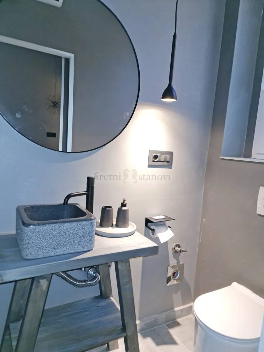 centar, luksuzn stan,112 m2, 2s+db, s balkonom i pogledom - slika 8