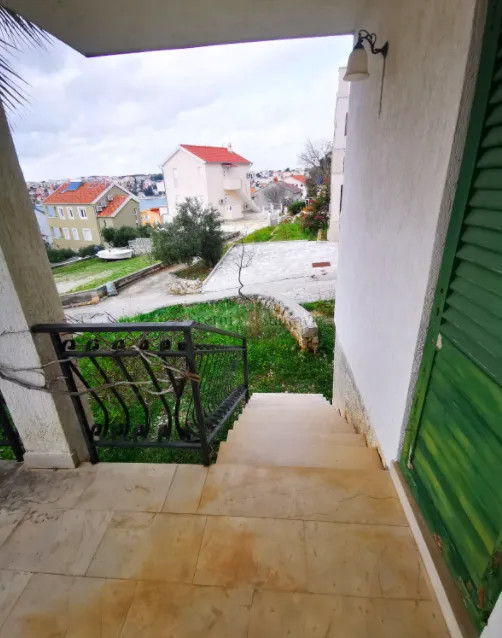 kuća čiovo, okrug gornji - slika 14