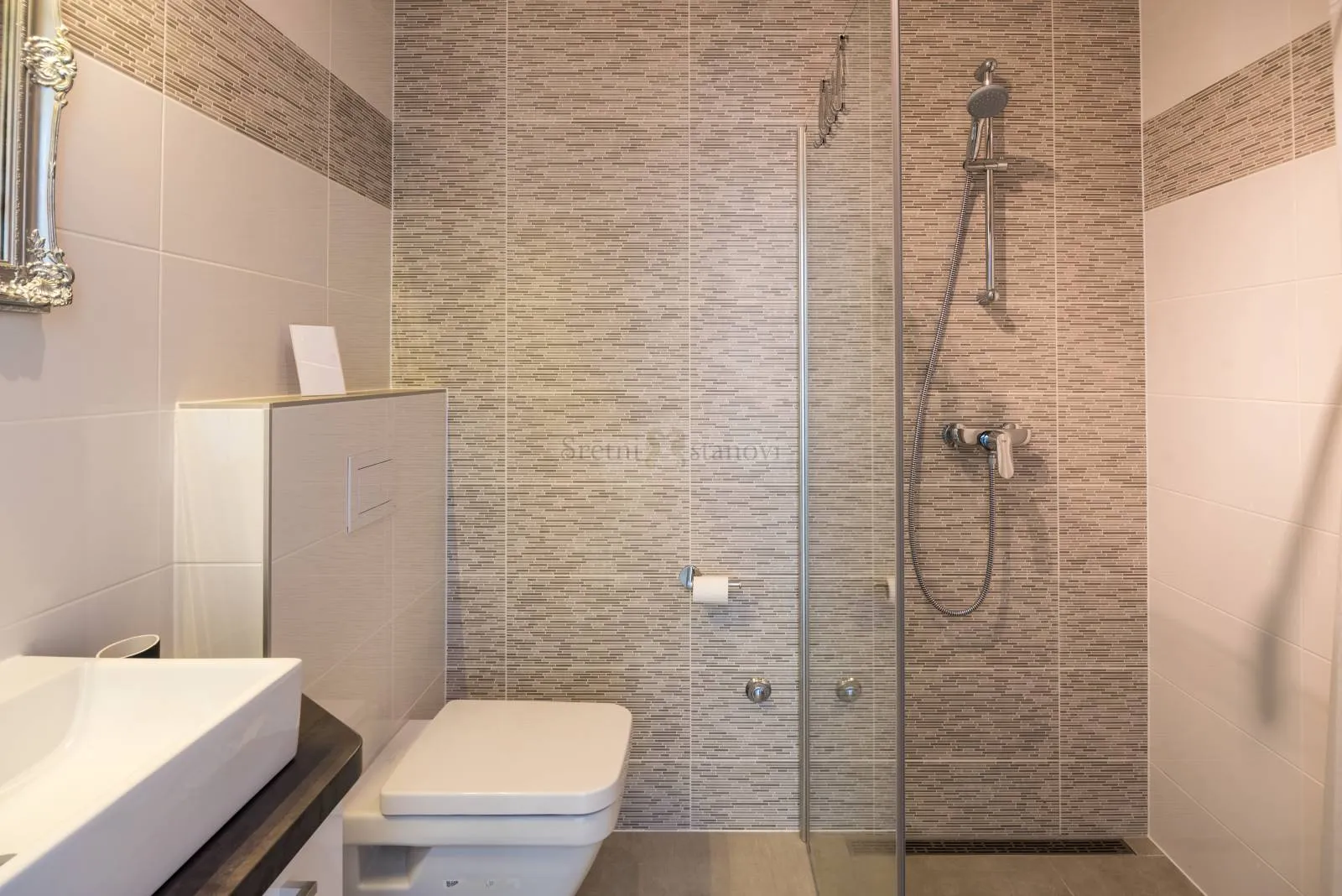 krk, novogradnja, 300 m2, kuća sa četiri stana i bazenom - slika 18