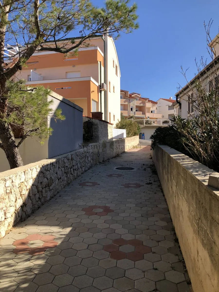 vidalići, kuća s 5 apartmana i garažom, drugi red od mora - slika 12