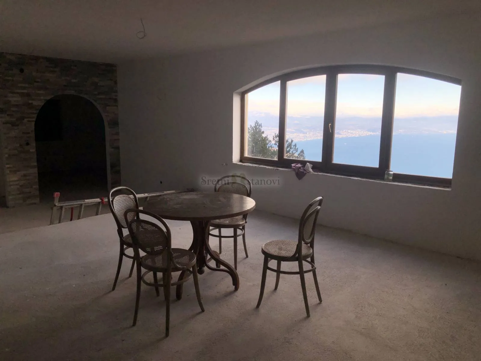 kuća, učka, pogled na more i zaljev, okružena šumom - slika 17