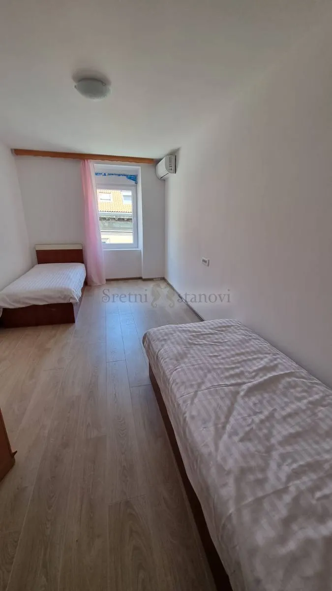 stan u centru rijeke 4s+db - slika 9