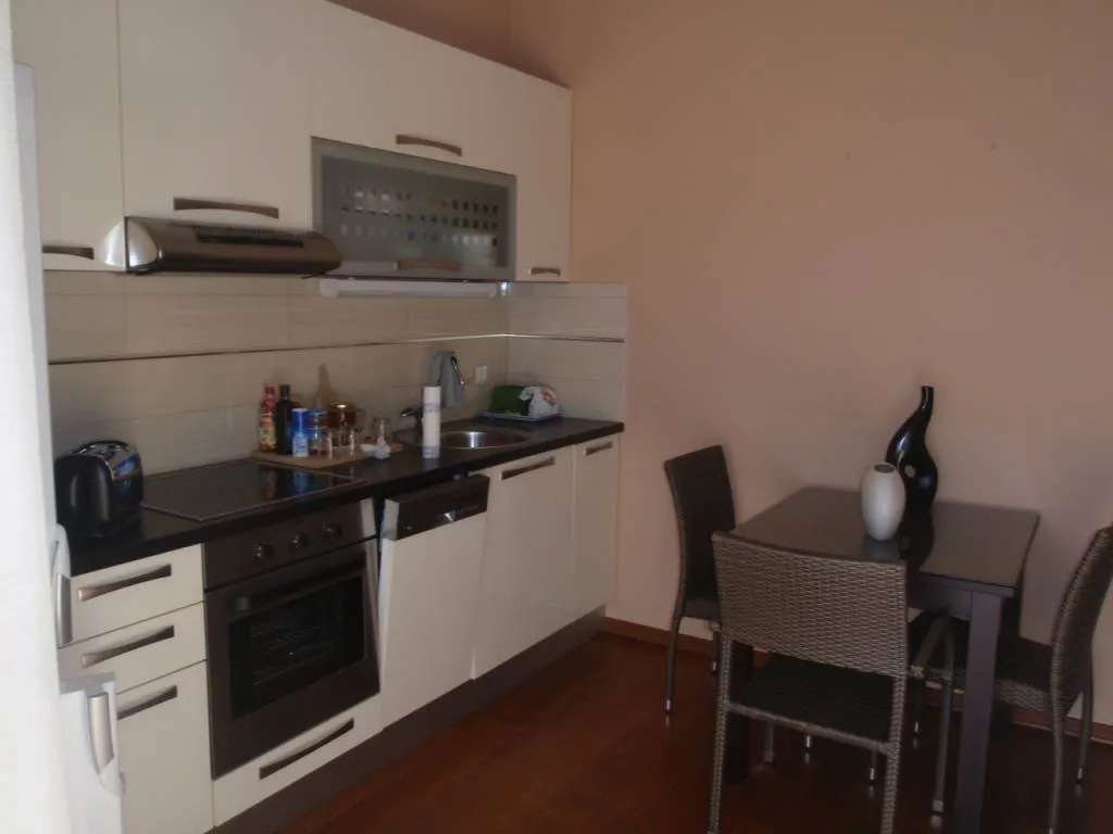 kostrena, stan na plaži , 60m2 +8 m2 terase - slika 4