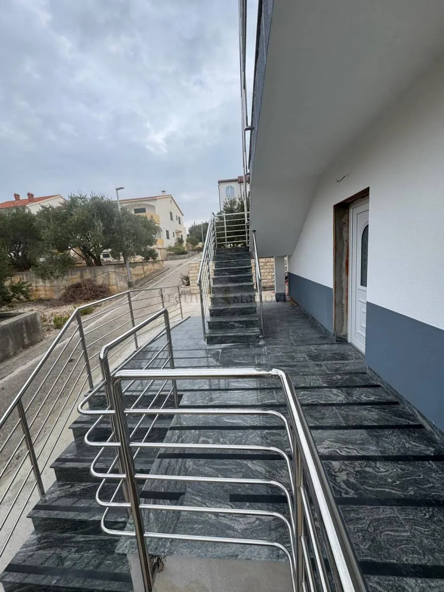 novalja, kuća s 4 apartmana, blizina i pogled na more - slika 9