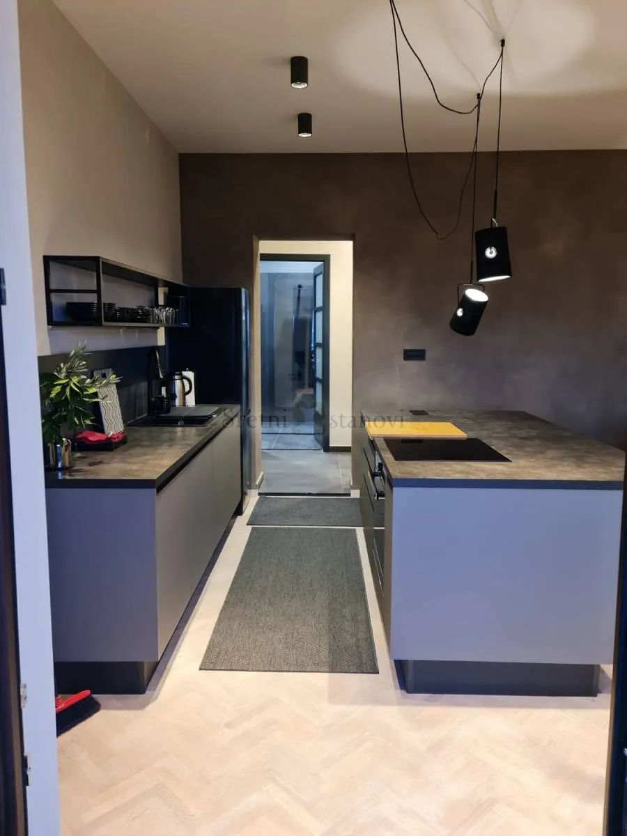 centar, luksuzn stan,112 m2, 2s+db, s balkonom i pogledom - slika 3