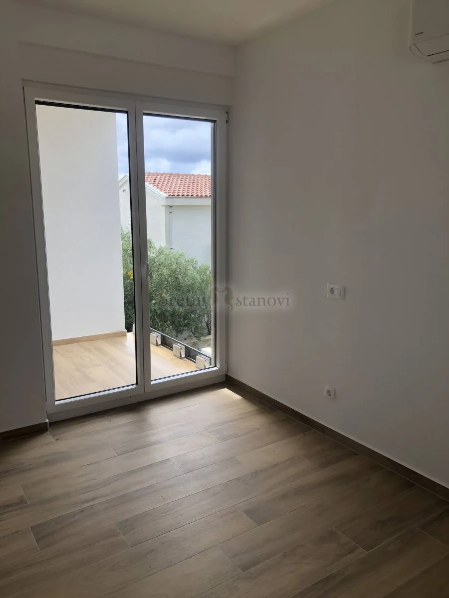 stan mandre 150m2, 3s+db , bazen , pogled na more - slika 14