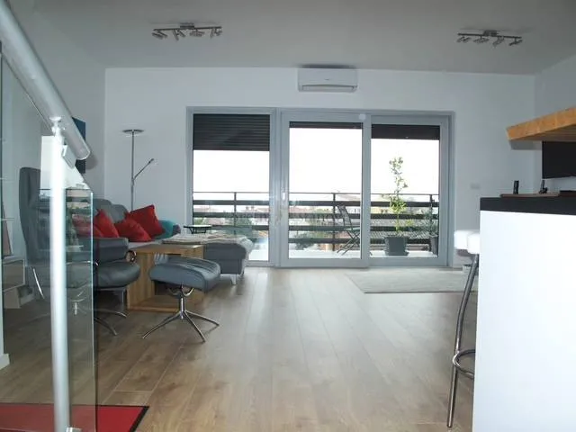 MATULJI, troetažni stan, 200 m2, 4S+DB, s garažom