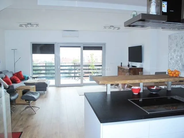 matulji, troetažni stan, 200 m2, 4s+db, s garažom - slika 3