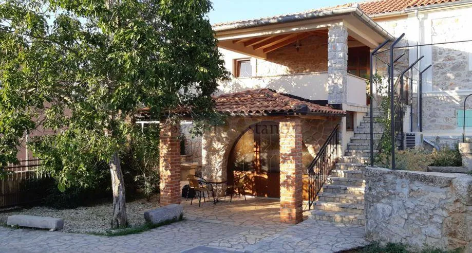 lijepa adaptirana kamena kuća,krk,gabonjin - slika 4