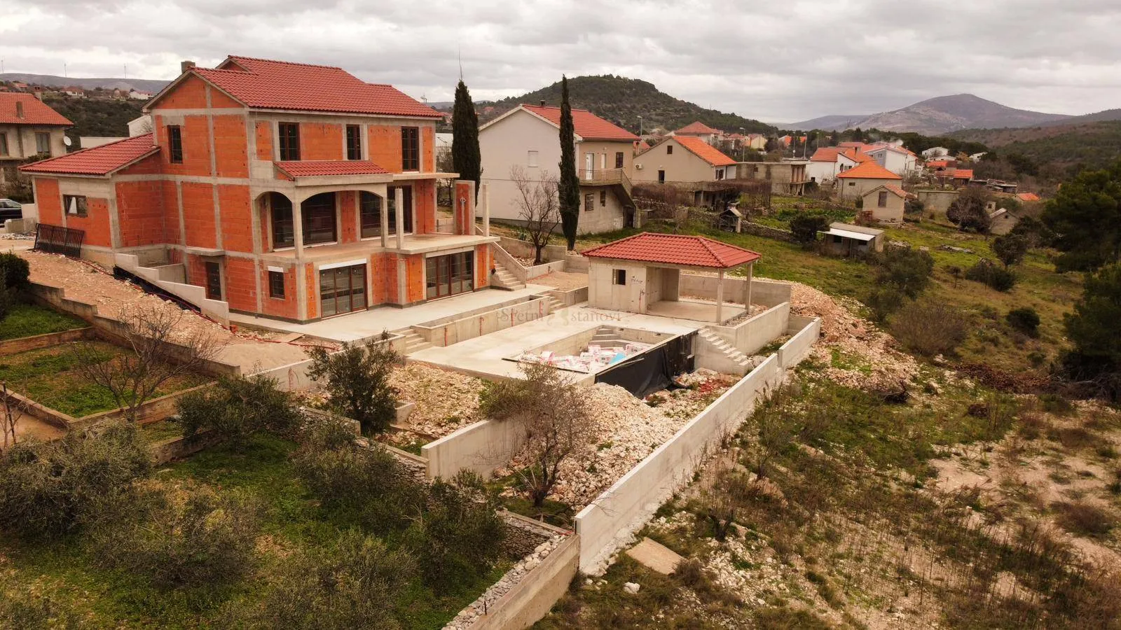 predivna, luksuzna kuća s pomoćnim objektom i bazenom - slika 14