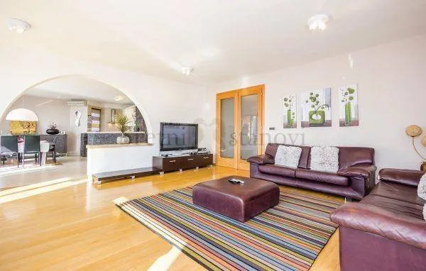 martinkovac, dvoetažni stan u kući s bazenom, 200 m2 - slika 5